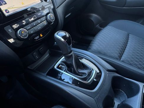 Used 2017 Nissan Rogue SV w/ SV Premium Package image 14