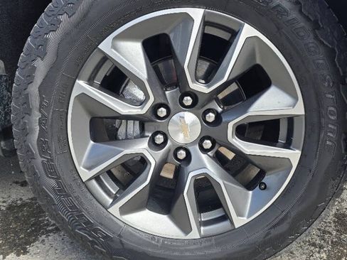 Used 2023 Chevrolet Silverado 1500 LT AWD/4WD image 11