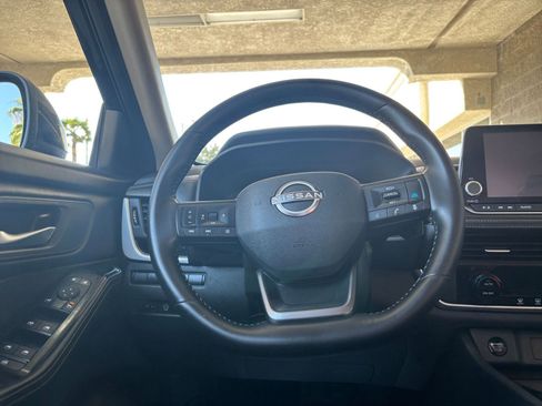 Used 2025 Nissan Rogue SV FWD image 30