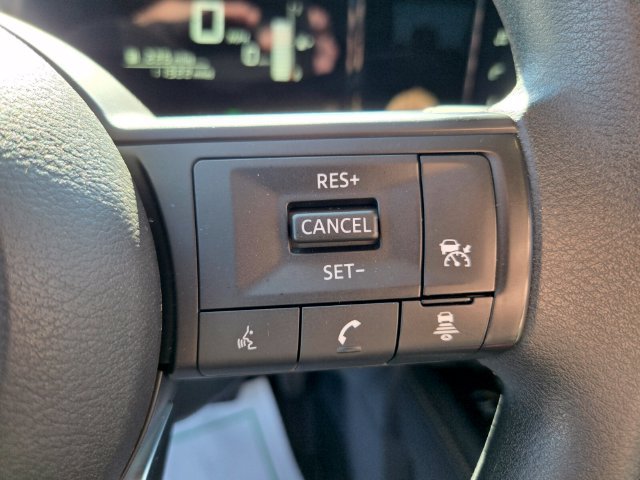 Used 2025 Nissan Kicks SV AWD/4WD image 32