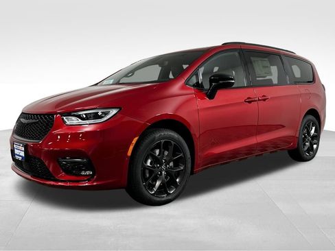 New 2026 Chrysler Pacifica Select w/ S Appearance Package image 3