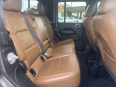 Used 2020 Jeep Gladiator Overland AWD/4WD image 20