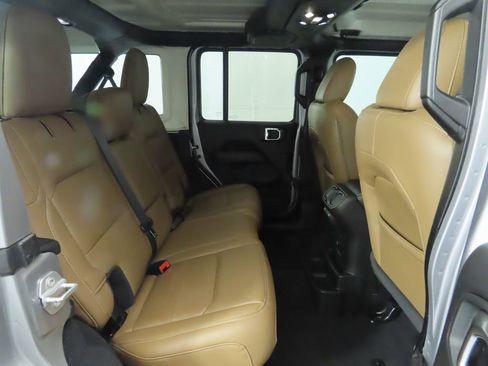 Used 2021 Jeep Wrangler Unlimited Sahara image 23