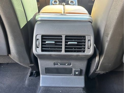 Used 2019 Land Rover Range Rover Velar R-Dynamic SE image 41