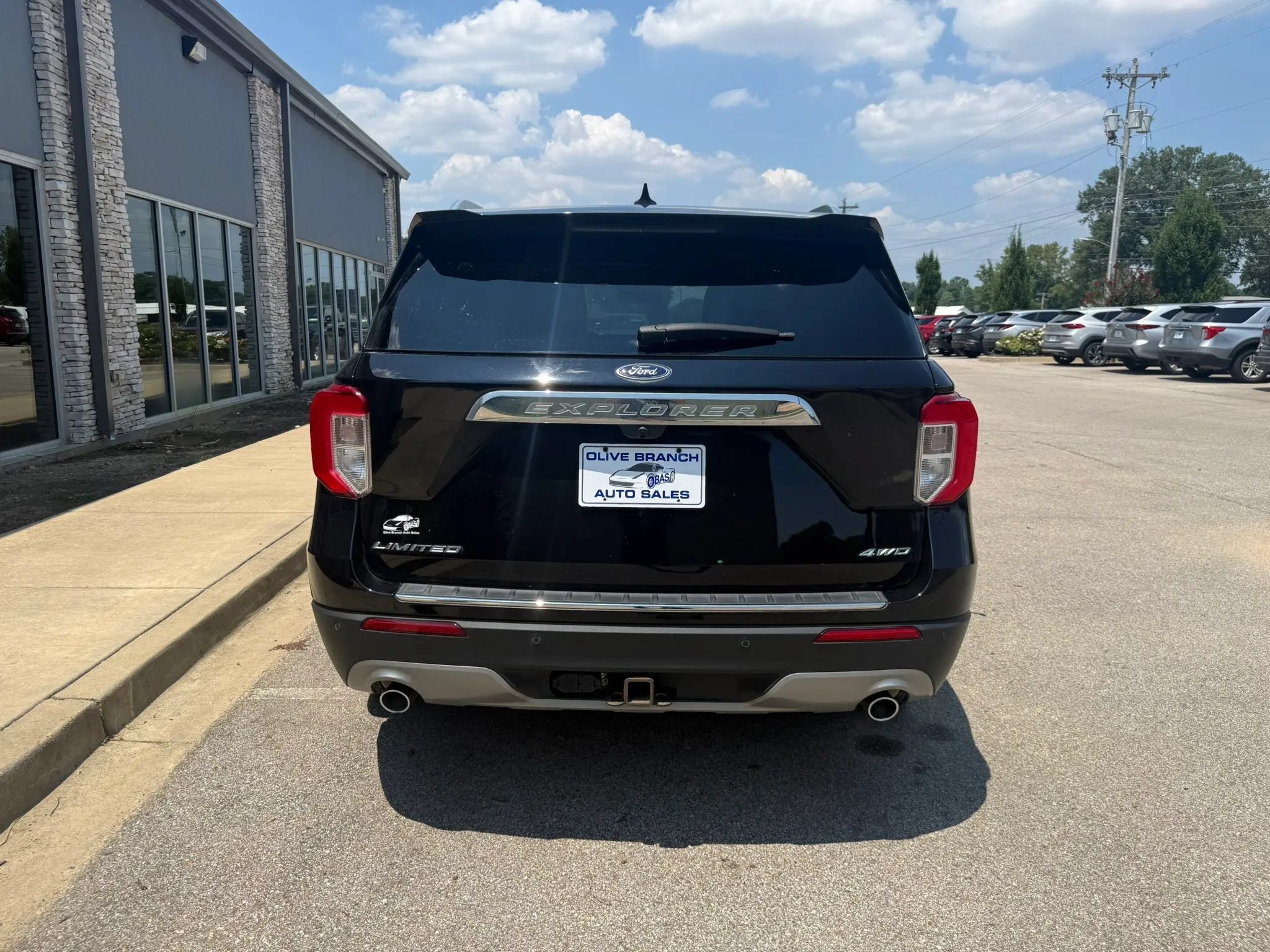 Used 2021 Ford Explorer Limited w/ Equipment Group 301A AWD/4WD image 6