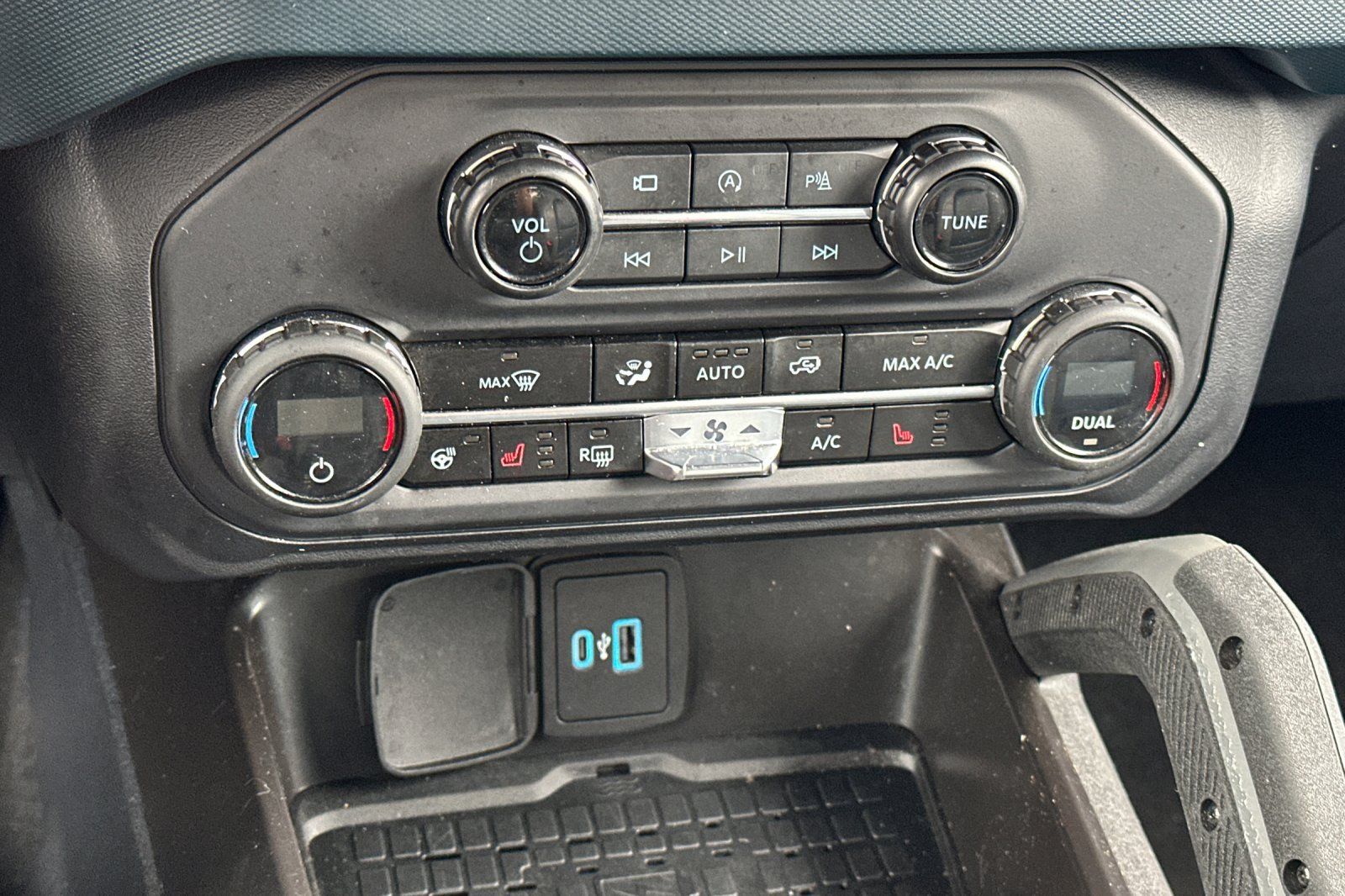 Used 2024 Ford Bronco Outer Banks AWD/4WD image 19