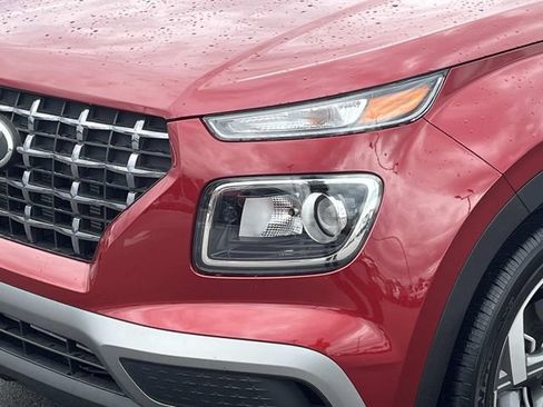 Certified 2025 Hyundai Venue SEL FWD image 9