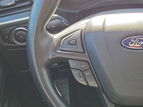 Used 2024 Ford Edge SE image 19