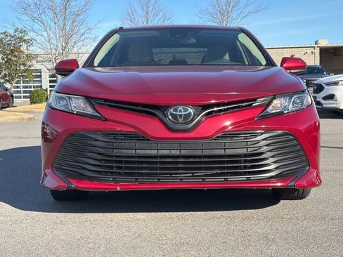 Used 2019 Toyota Camry LE image 5