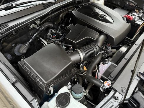 Used 2020 Toyota Tacoma TRD Off-Road w/ Blackout Package image 29