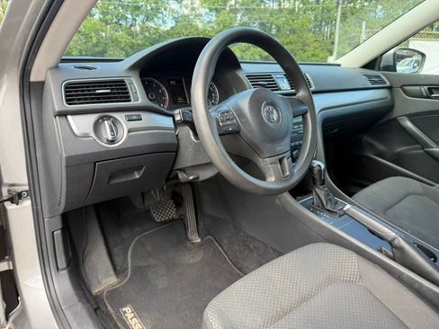 Used 2014 Volkswagen Passat 2.5 S FWD image 9