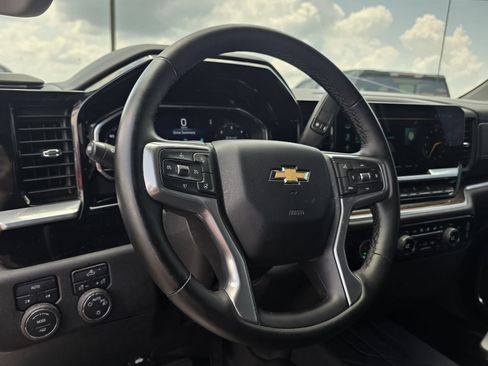 Used 2024 Chevrolet Silverado 1500 LT AWD/4WD image 10