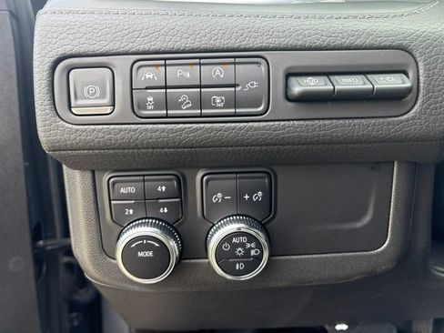 Used 2022 GMC Yukon Denali AWD/4WD image 32