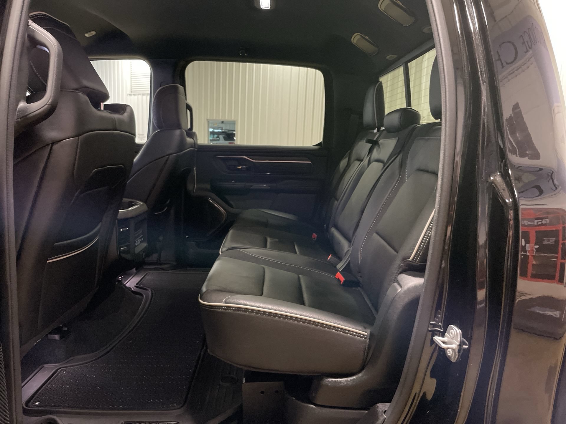 Used 2025 RAM 1500 Limited AWD/4WD image 24