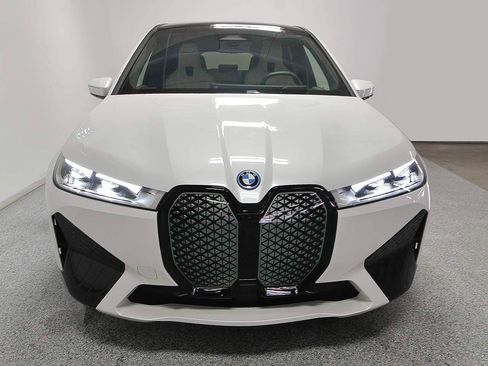 Used 2024 BMW iX xDrive50 w/ Sport Package AWD/4WD image 2