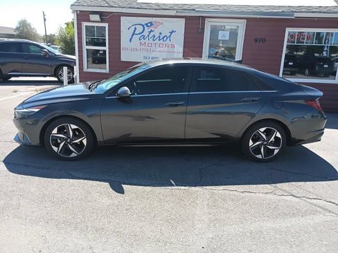 Used 2023 Hyundai Elantra Limited w/ Cargo Package FWD image 2