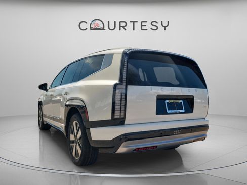 New 2026 Hyundai Ioniq 9 SEL image 3