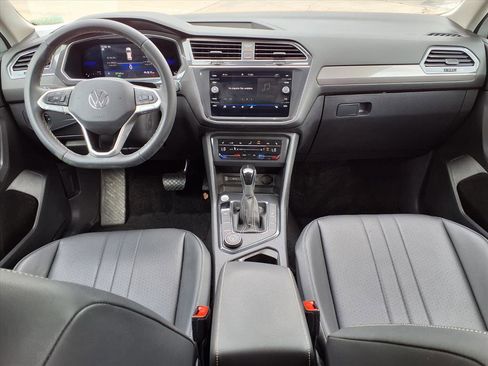 Used 2023 Volkswagen Tiguan SE image 14