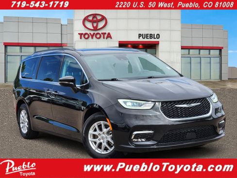 Used 2022 Chrysler Pacifica Touring-L FWD image 1