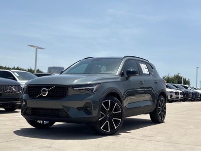 New 2026 Volvo XC40 B4 Plus w/ Protection Package Premier