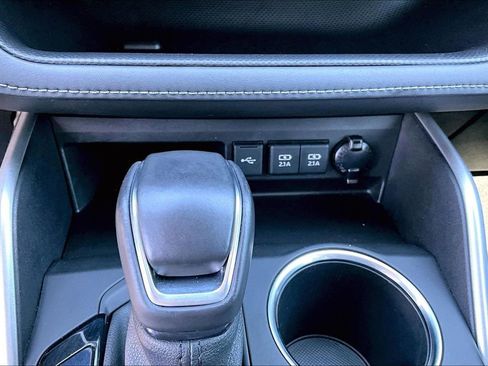 Used 2021 Toyota Highlander XLE image 31