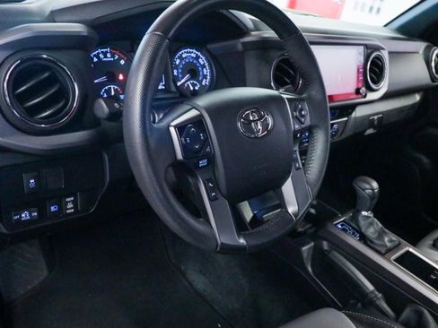 Used 2022 Toyota Tacoma TRD Sport w/ Technology Package RWD image 12