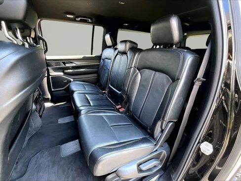 Certified 2024 Jeep Wagoneer L Series II w/ Flexible Seating Group AWD/4WD image 20