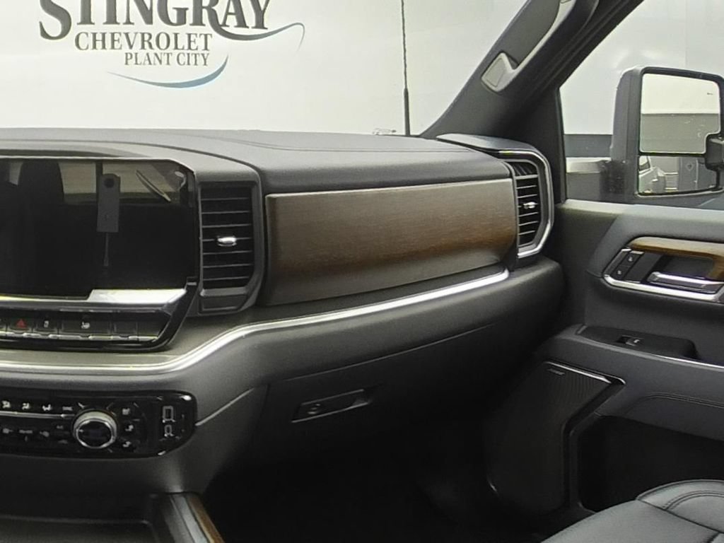 Used 2026 Chevrolet Silverado 3500 High Country w/ Technology Package AWD/4WD image 15