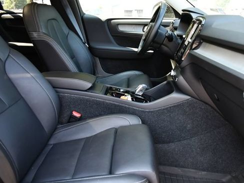 Used 2026 Volvo XC40 B5 Plus AWD/4WD image 29