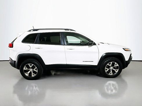 Used 2017 Jeep Cherokee Trailhawk w/ Cold Weather Group AWD/4WD image 8