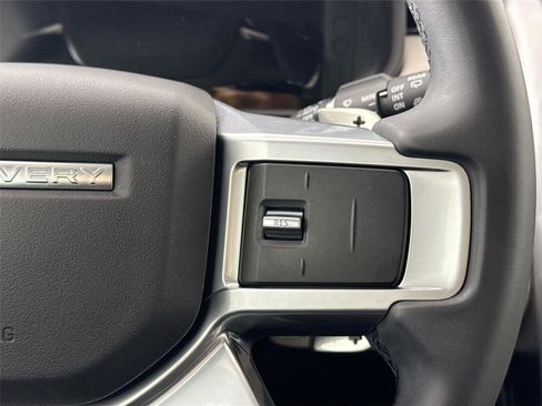 Used 2024 Land Rover Discovery S image 20