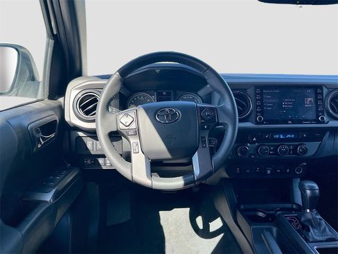 Used 2022 Toyota Tacoma TRD Off-Road image 23