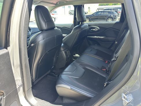 Used 2022 Jeep Cherokee Trailhawk w/ Comfort/Convenience Group AWD/4WD image 30