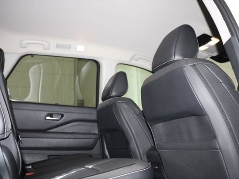 Used 2024 Nissan Pathfinder SL w/ Cargo Package image 7
