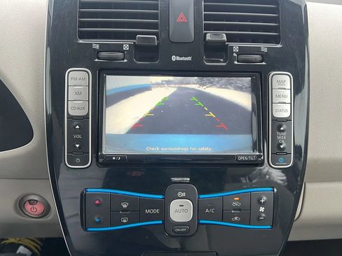 Used 2011 Nissan Leaf SL image 22