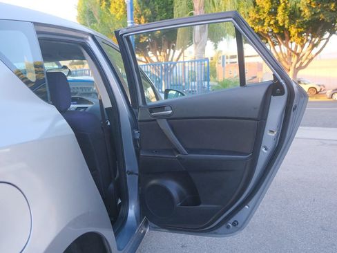 Used 2013 MAZDA MAZDA3 i Touring image 28