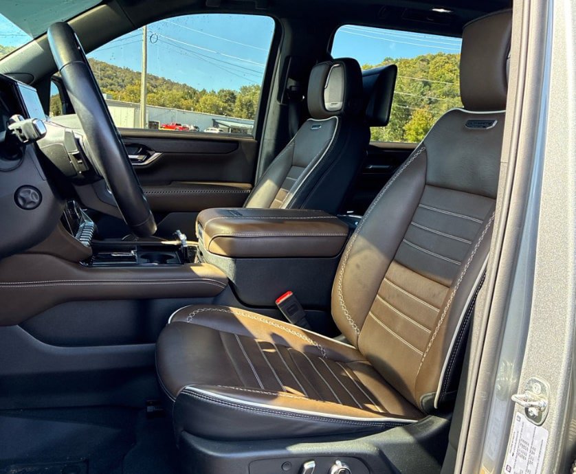 Used 2025 GMC Yukon XL Denali Ultimate AWD/4WD image 7