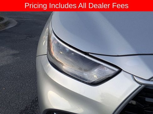 Used 2023 Toyota Highlander XLE FWD image 11