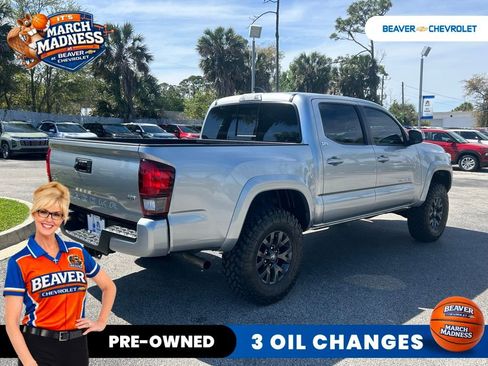 Used 2023 Toyota Tacoma SR5 w/ Technology Package image 7