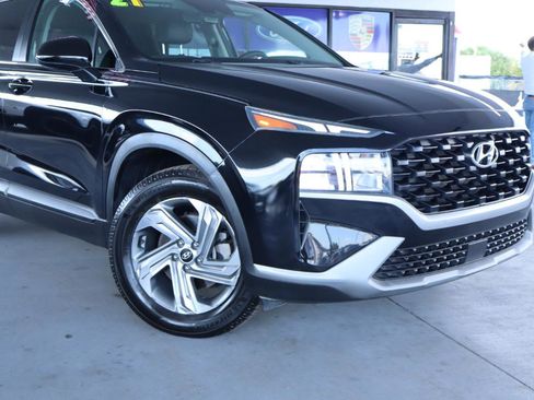 Used 2021 Hyundai Santa Fe SE FWD image 2