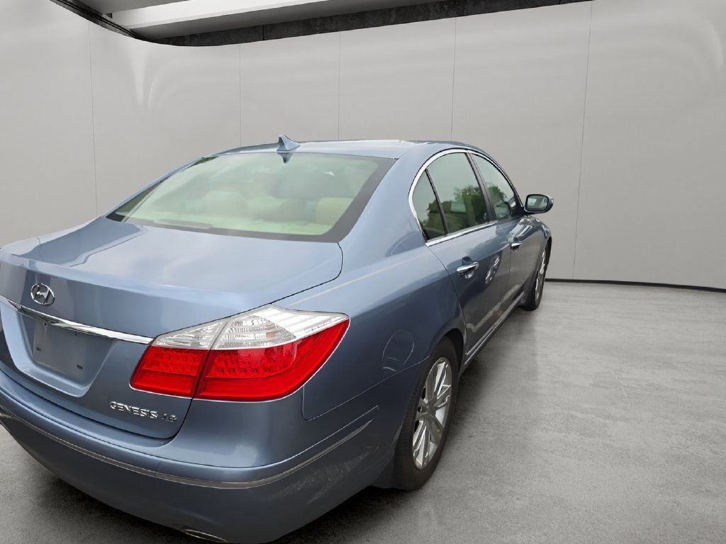 Used 2010 Hyundai Genesis 4.6 RWD image 3