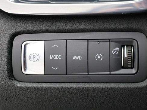 Used 2025 GMC Acadia Elevation image 24