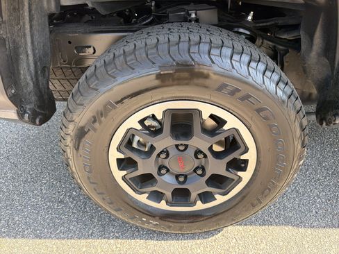 Used 2024 Toyota Tacoma TRD Off-Road w/ TRD Off Road Premium Package AWD/4WD image 28