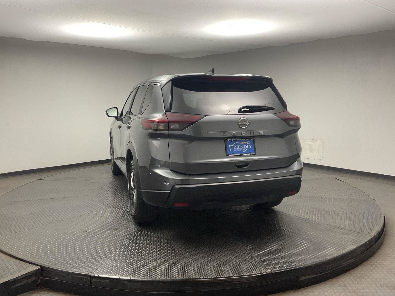 Used 2024 Nissan Rogue S FWD image 5