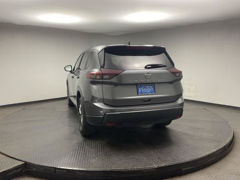 Used 2024 Nissan Rogue S FWD image 5