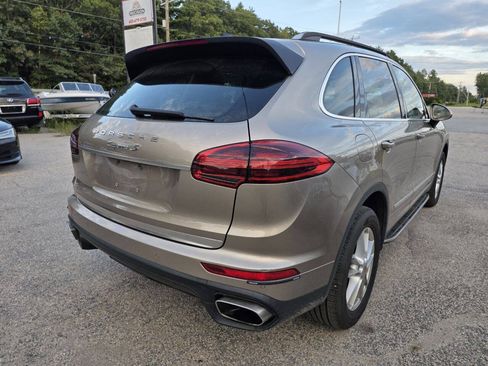 Used 2016 Porsche Cayenne AWD/4WD image 9