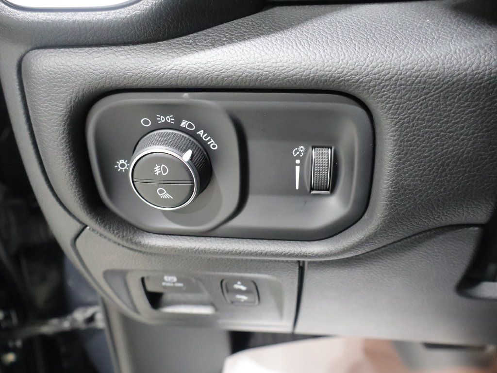 Used 2025 RAM 1500 Big Horn AWD/4WD image 30