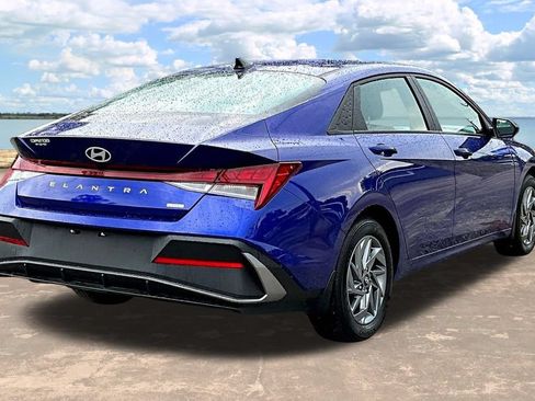 Used 2024 Hyundai Elantra Blue FWD image 8