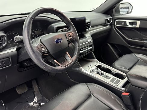 Used 2020 Ford Explorer XLT w/ Equipment Group 202A image 8