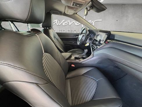 Used 2021 Toyota Camry SE FWD image 30